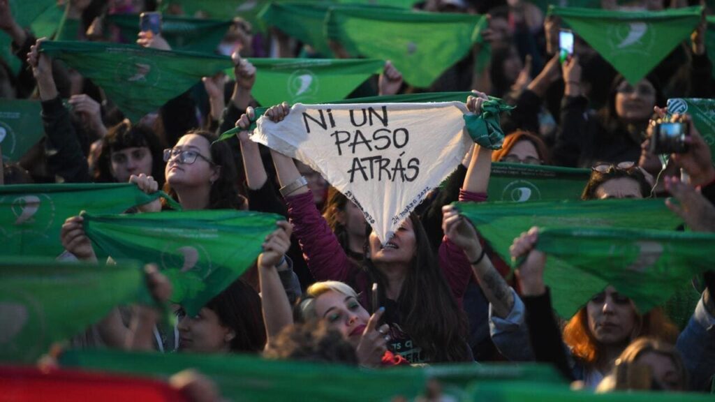 Una mirada global al derecho al aborto: entre la protección y la regresión